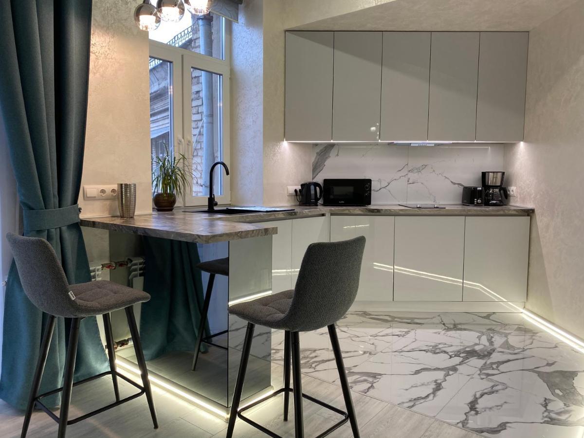 Panorama Luxury Apartment In The House With A Spire, A Historical Building In The City Centre Харков Екстериор снимка