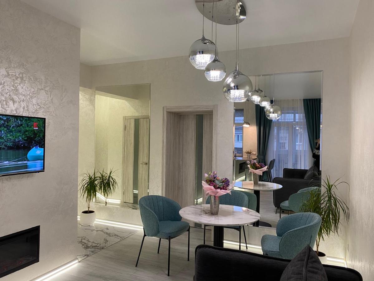 Panorama Luxury Apartment In The House With A Spire, A Historical Building In The City Centre Харков Екстериор снимка