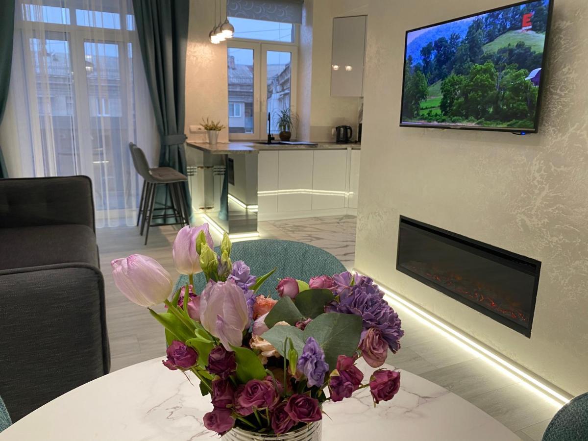 Panorama Luxury Apartment In The House With A Spire, A Historical Building In The City Centre Харков Екстериор снимка