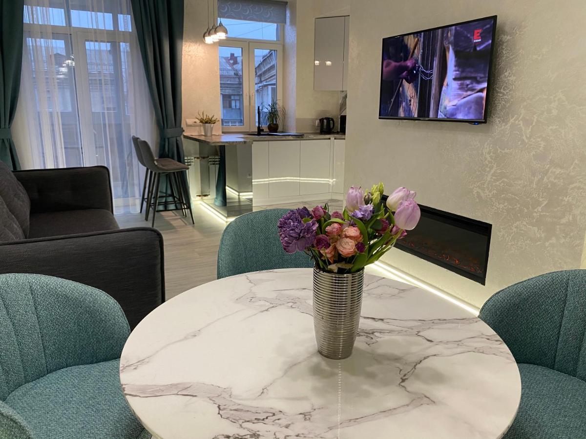 Panorama Luxury Apartment In The House With A Spire, A Historical Building In The City Centre Харков Екстериор снимка