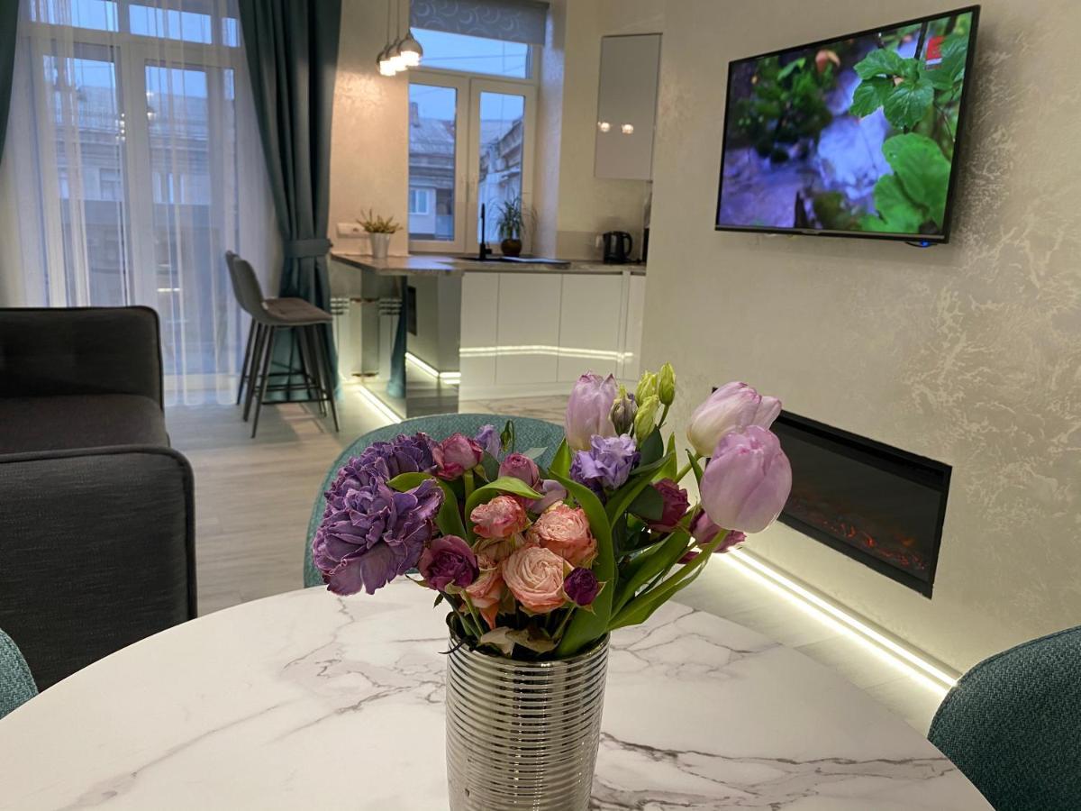 Panorama Luxury Apartment In The House With A Spire, A Historical Building In The City Centre Харков Екстериор снимка