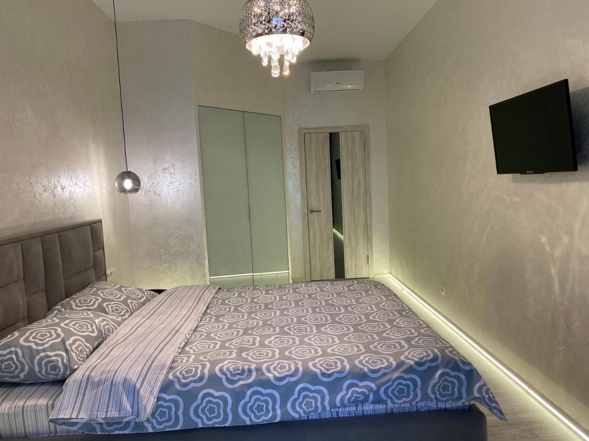 Panorama Luxury Apartment In The House With A Spire, A Historical Building In The City Centre Харков Екстериор снимка