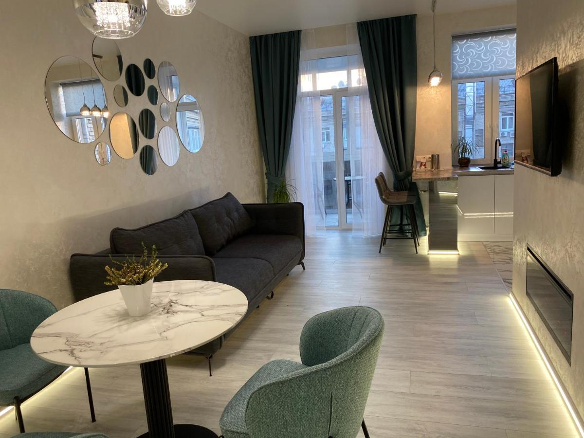 Panorama Luxury Apartment In The House With A Spire, A Historical Building In The City Centre Харков Екстериор снимка