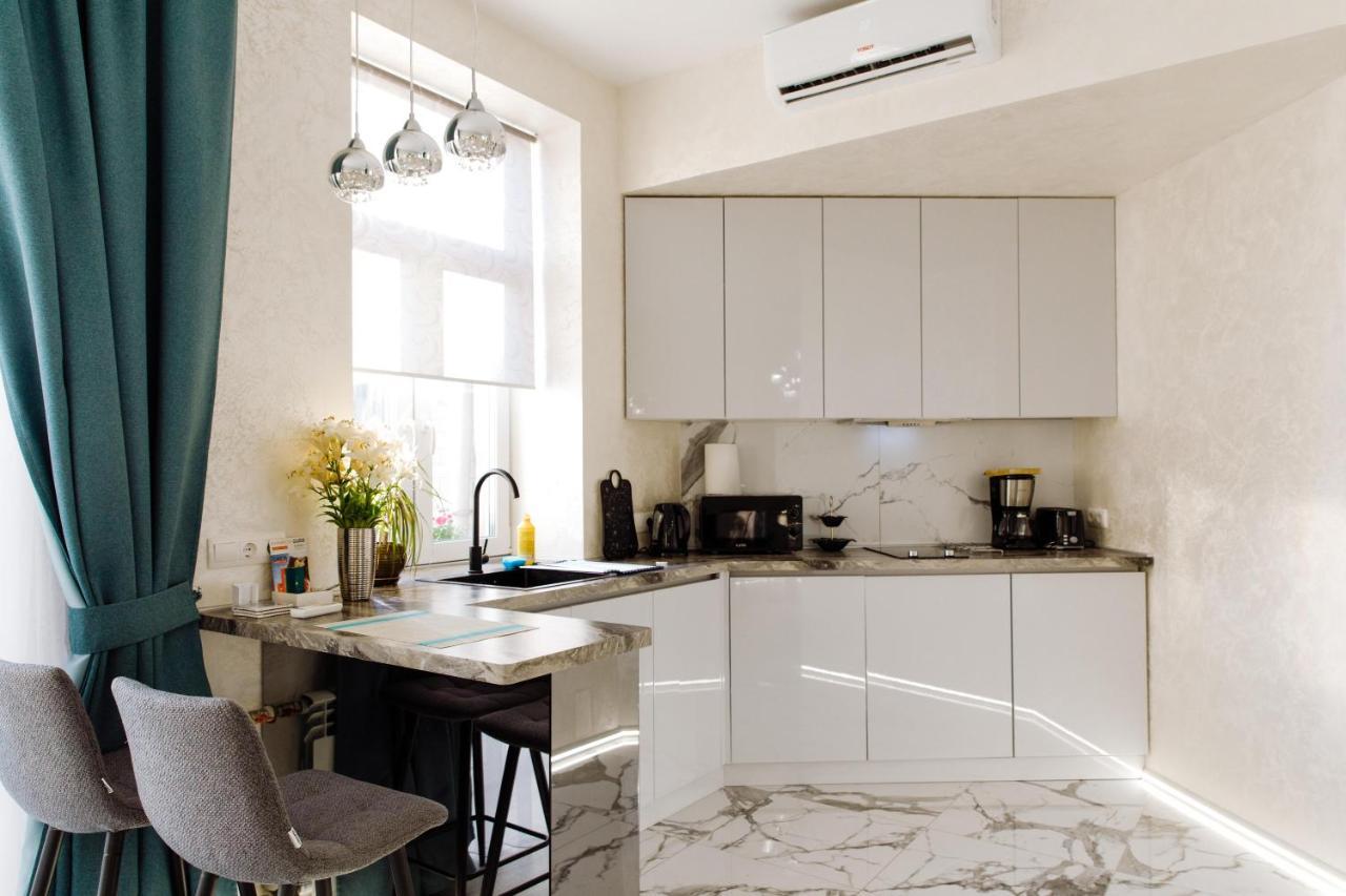 Panorama Luxury Apartment In The House With A Spire, A Historical Building In The City Centre Харков Екстериор снимка